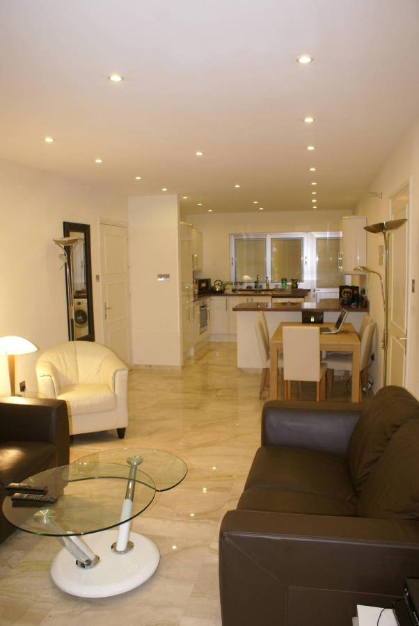 Amathusia Beach Apartment 利马索尔 外观 照片